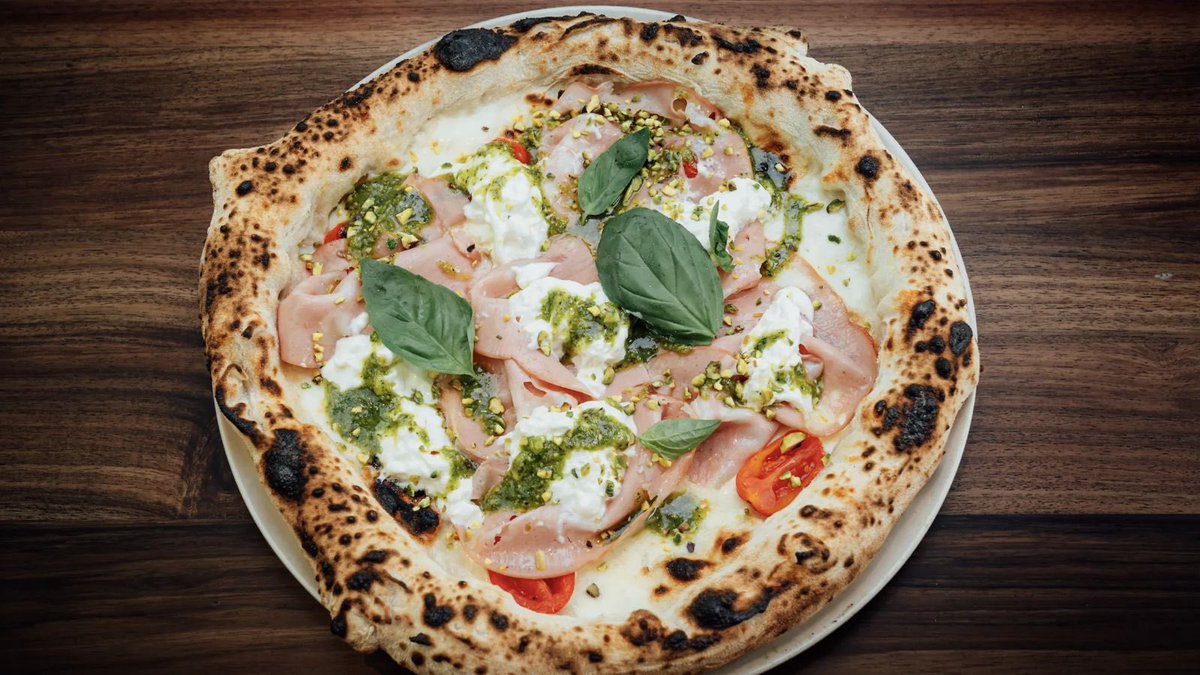 RestooMe's tweet photo. La Balmesina, una de las mejores pizzerías de Europa, está en el Time Out Market 👉 https://t.co/qCaz25BrPN

¡Haz tu reserva con Restoo! 📲 https://t.co/wtjMeY0poz

#labalmesina #labalmesinarestaurant #labalmesinapizza #pizza #pizzabarcelona #calrovira #50toppizza #100toppizza https://t.co/of8zfXjyls