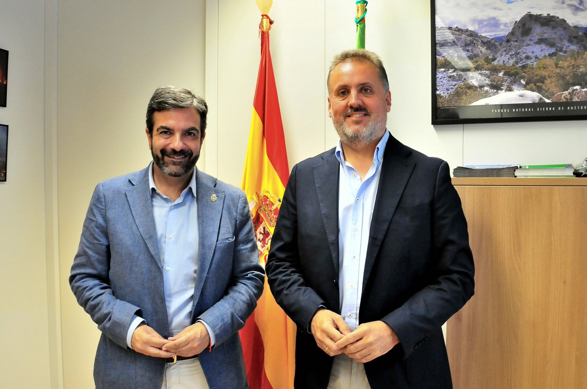 Junta Granada (@juntagranada) on Twitter photo El delegado territorial de <a href="/MedioAmbAND/">Consejería de Sostenibilidad y Medio Ambiente</a> <a href="/ManuelFGranada/">Manuel Francisco</a> se reúne con el alcalde de Loja y miembros del equipo de gobierno para analizar las actuaciones desarrolladas por la Consejería en materia ambiental. Compromiso con la sostenibilidad y el entorno natural de Loja El delegado territorial de <a href="/MedioAmbAND/">Consejería de Sostenibilidad y Medio Ambiente</a> <a href="/ManuelFGranada/">Manuel Francisco</a> se reúne con el alcalde de Loja y miembros del equipo de gobierno para analizar las actuaciones desarrolladas por la Consejería en materia ambiental. Compromiso con la sostenibilidad y el entorno natural de Loja