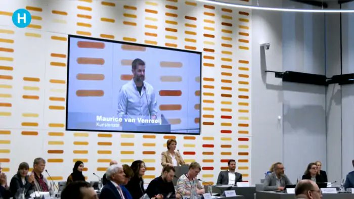 Let op! De raadsvergadering in Helmond is dinsdagavond niet te zien op tv. Door een demonstratie is er geen tv-regisseur beschikbaar. Wel kun je de vergadering online volgen. 

ditishelmond.nl/raadsvergaderi… 

#Helmond #Raadsvergadering