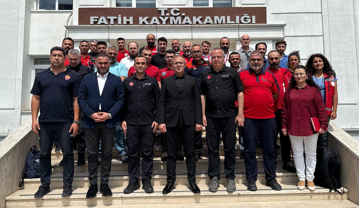 T.C. Fatih Kaymakamlığı (@tcistanbulfatih) on Twitter photo Marmara Bölgesi Deprem Hazırlıkları kapsamında Kaymakamımız Sn. <a href="/csarili/">Cafer Sarılı</a> başkanlığında; Adana ve İstanbul İl AFAD Birlik Müdürleri, ilgili Kurum Amirleri, Kamu ve Sivil Toplum Kuruluşlarının Arama Kurtarma ekiplerinin katılımıyla genel değerlendirme toplantısı gerçekleştirildi. Marmara Bölgesi Deprem Hazırlıkları kapsamında Kaymakamımız Sn. <a href="/csarili/">Cafer Sarılı</a> başkanlığında; Adana ve İstanbul İl AFAD Birlik Müdürleri, ilgili Kurum Amirleri, Kamu ve Sivil Toplum Kuruluşlarının Arama Kurtarma ekiplerinin katılımıyla genel değerlendirme toplantısı gerçekleştirildi.
