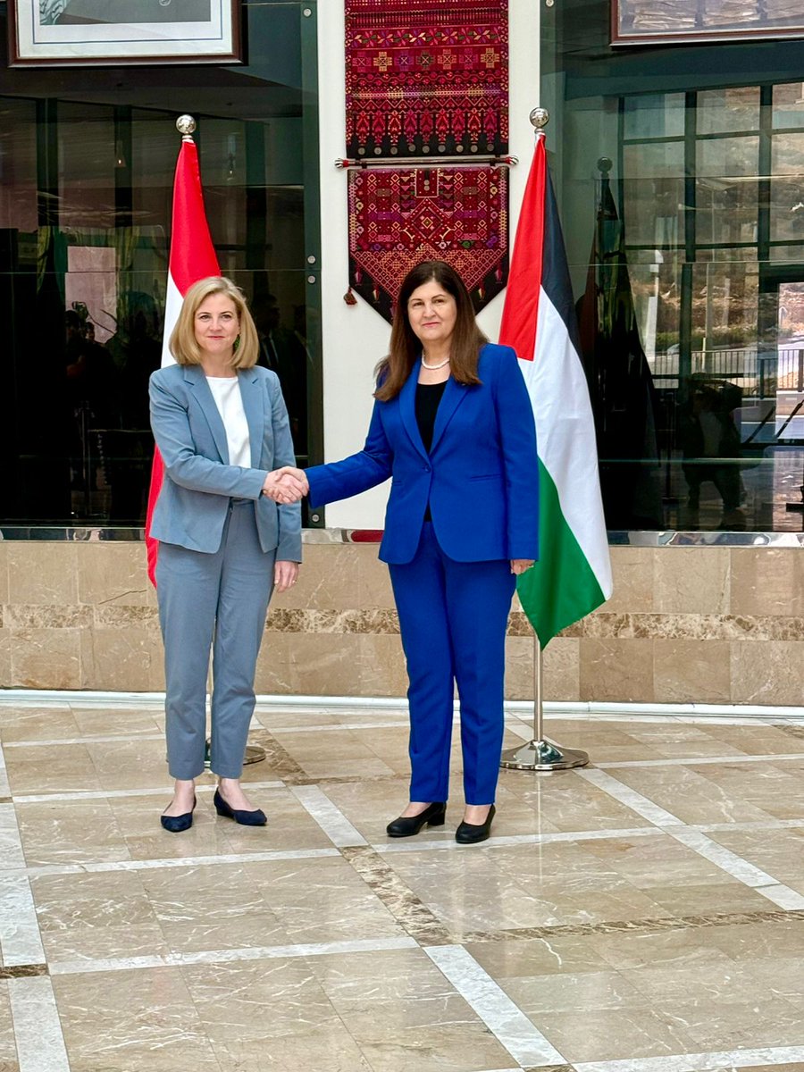 pmofa's tweet photo. الوزيرة شاهين تستقبل وزيرة خارجية #النمسا وتطلعها على اخر التطورات 🇦🇹 🇵🇸

Minister Shaheen receives the #Austrian Foreign Minister and briefs her on the latest developments.

@MFA_Austria 
@BMeinl 
@PalMisAUT https://t.co/urBwu4zAz0