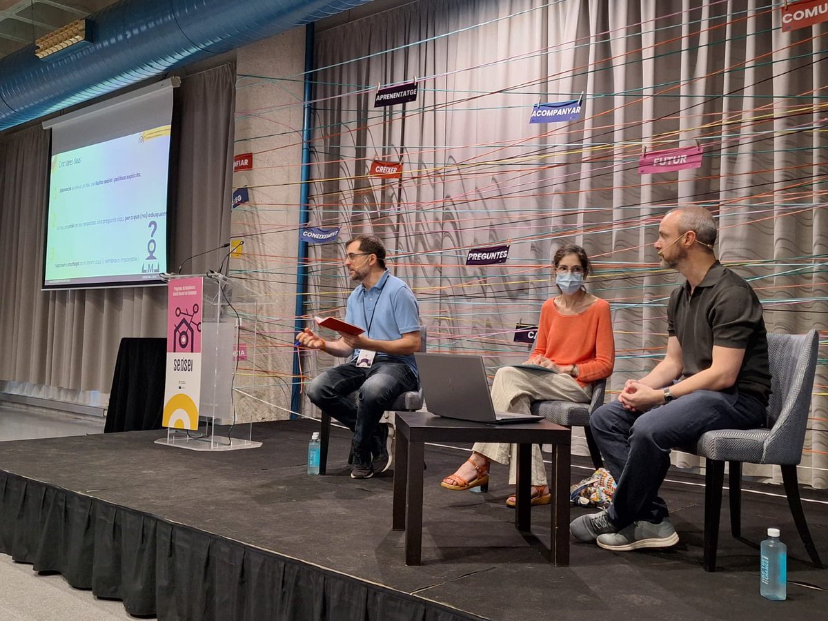 Presentant els condicionants socials de l’exercici de la professió docent en el marc de les jornades del programa d’inducció SENSEI de <a href="/educaciocat/">Educació</a> <a href="/uvic_ucc/">UVic-UCC</a> <a href="/UVic_CRED/">UVic_CRED</a>