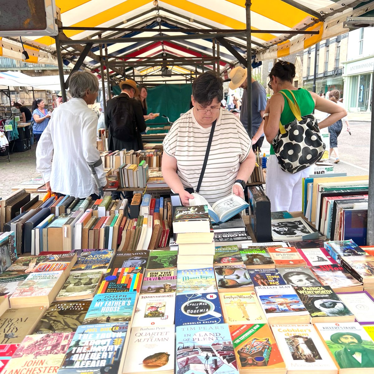 ☀️📖 Ready to dive into your summer reading list? 🏖️☀️
<a href="/cammarkets/">Cambridge Markets</a> has a brilliant selection of books to get you sorted for the next two months – thrillers, romance, history and more! 📚
#CambridgeMarket #SummerReading #BooksAndSunshine #ReadInTheSun #BookLoversUK