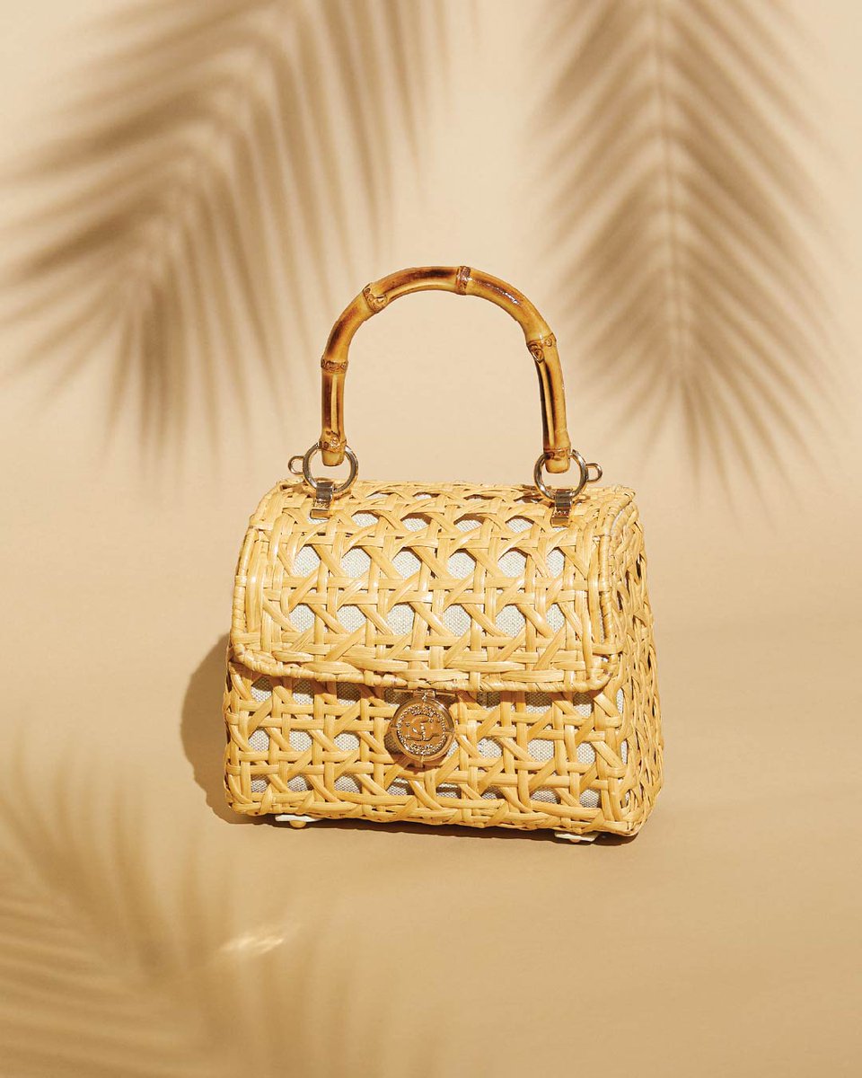 Elegant bamboo handle meets gold-fleck canvas for a subtle shimmer.

Discover our summer must-haves at a store near you or online through link in bio.

اكتشف منتجاتنا الصيفية الضرورية في متجر قريب منك أو عبر الإنترنت من خلال الرابط في السيرة الذاتية.

#DuneLondonME

​#MushrifMall