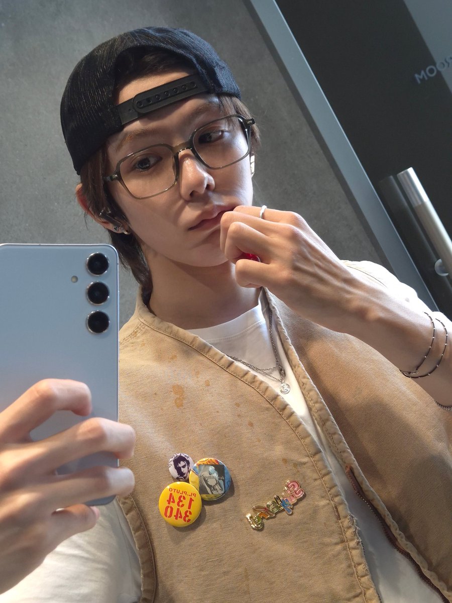ccnmade's tweet image. #riize #shotaro #쇼타로 님께서
최창남메이드 제품을 착용해주셨습니다
착용 제품:
Dragon silverball necklace - Black
목걸이를 팔찌로 활용해 착용해주셨습니다🫶🏻
#최창남메이드 #핸드메이드 #악세사리 #팔찌 #riizeshotaro #riizefashion #ccnmade #bracelet
