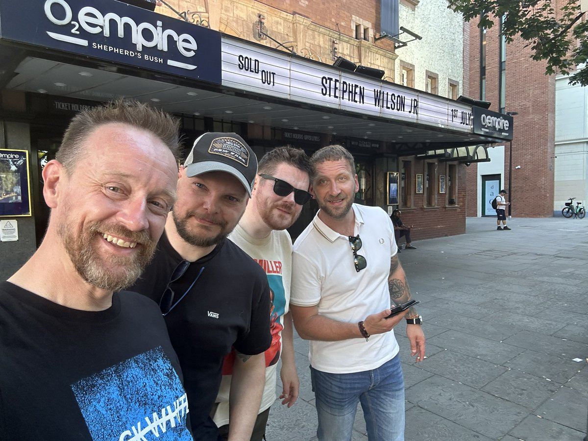 MarksSutherland's tweet photo. @SWJMusic we’re here ready for tonight all the way from Scotland …outside is hotter than the surface of the sun!!!  Melting, and lost in the land of London gothic.
Any cooler inside for soundcheck? 🤘🏼 https://t.co/7FYEoYBCtb