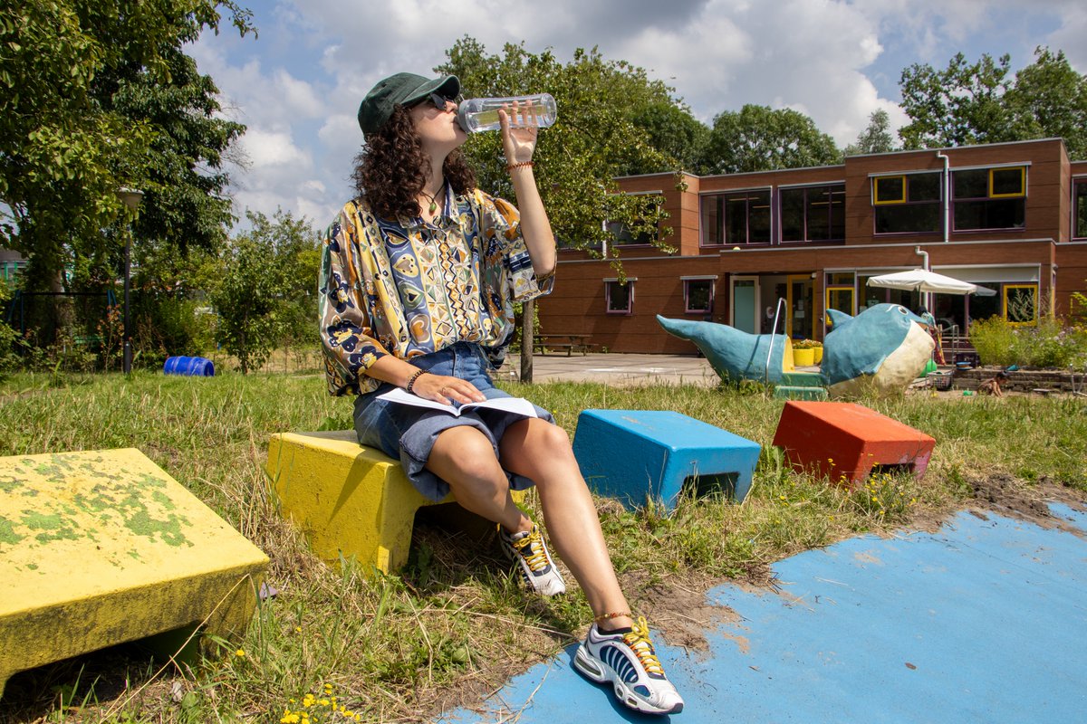 Het is heel warm deze dagen ☀️☀️. Lekker, maar ook opletten, want warmte is niet altijd goed voor onze gezondheid. 
Lees meer tips tegen hitte, hitteverschijnselen en hoe te handelen op utrecht.nl/hitte