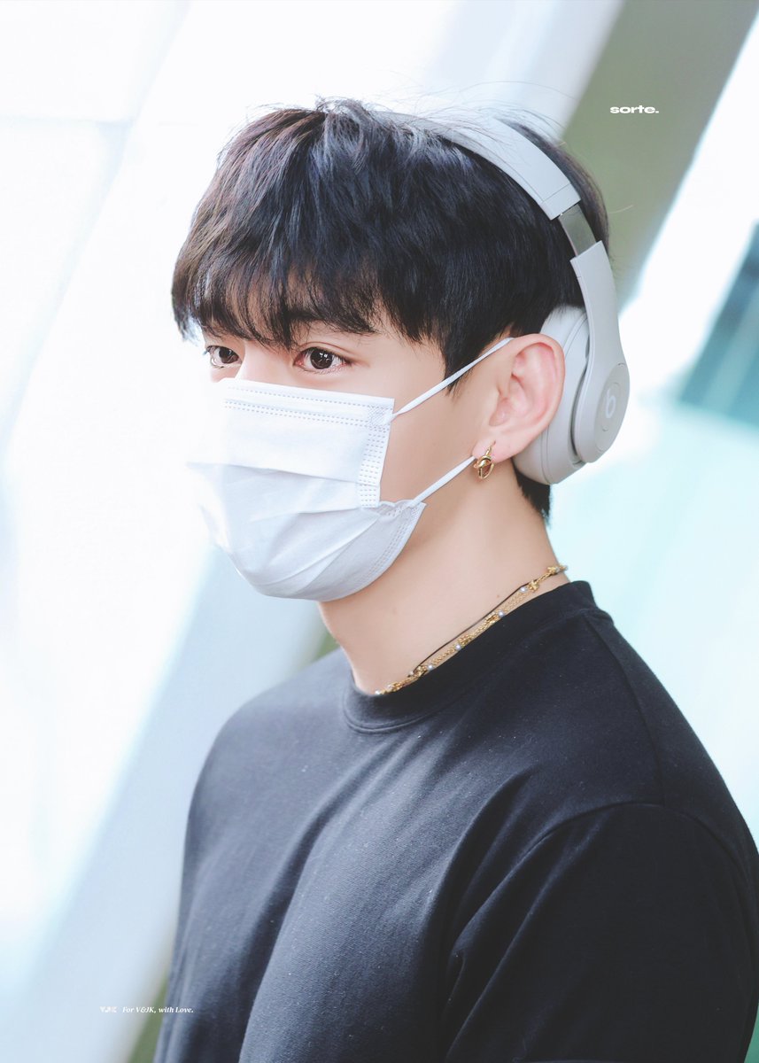 미모 미쳤다😇😇😇

250701 GMP 입국 HQ
#V #뷔 #김태형
#TAEHYUNG #テテ