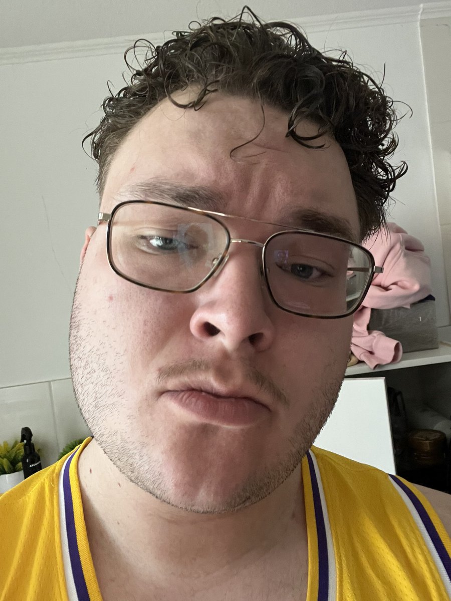 Mhhhoköööö der seriöse Boss heute oder wie 🤔

Stream ist live Freunde, sofort alle geilen Hengste rein da ❤️