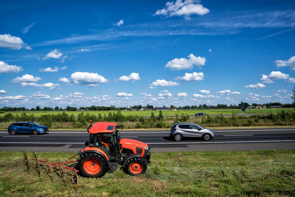 👷️Voor de veiligheid van de weggebruikers maaien we de bermen langs de #N50. Op 2 en 3 juli is de weg afgesloten tussen Kampen en knooppunt Hattemerbroek en op 4 juli tussen Kampen en Ens. Telkens van 20.00 tot 06.00 uur. Extra reistijd tot 25 min.