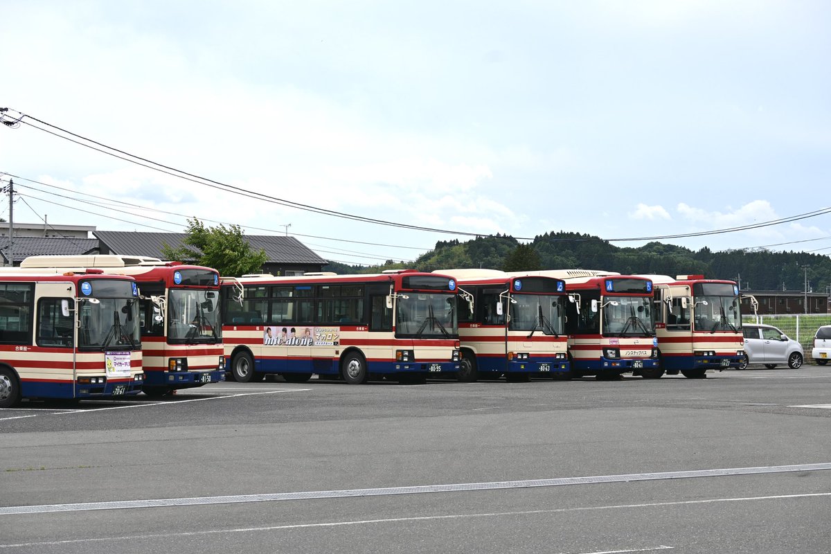 少し前ですが郡山駅前であまり見かけない車両が来たので少し追っかけ。元南海バスのRJで須賀川営業所の所属のはずですが三春線の運用に。運用的に船引出張所移車庫の車両のはずですが…最近では移車庫の8061が入っているようですのでこの日だけの貸出だったのでしょうか。
・福島交通/福島230あ8063