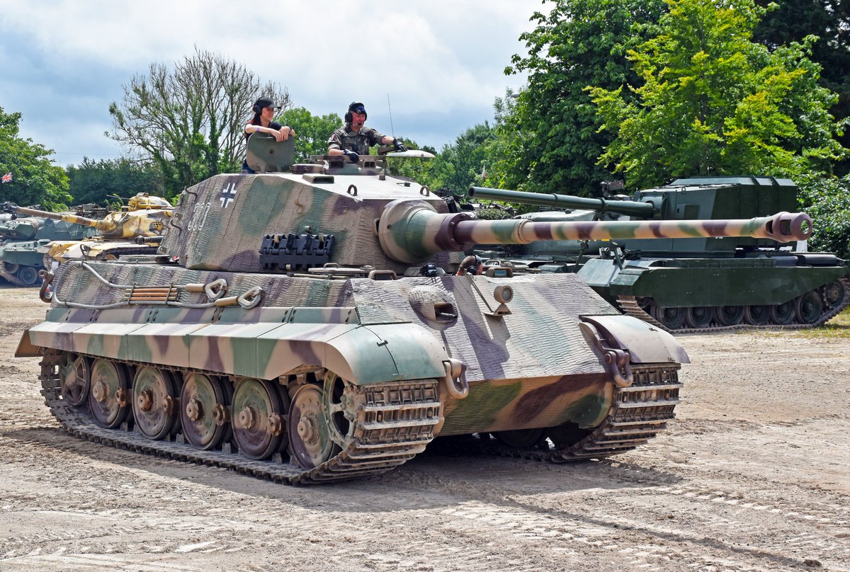 Burntime0101's tweet image. For the first #tanktuesday after Tankfest I'm going with the 'Belle of the ball', The Tiger 2 from the Musée des Blindés. What a beast it is... #tankfest