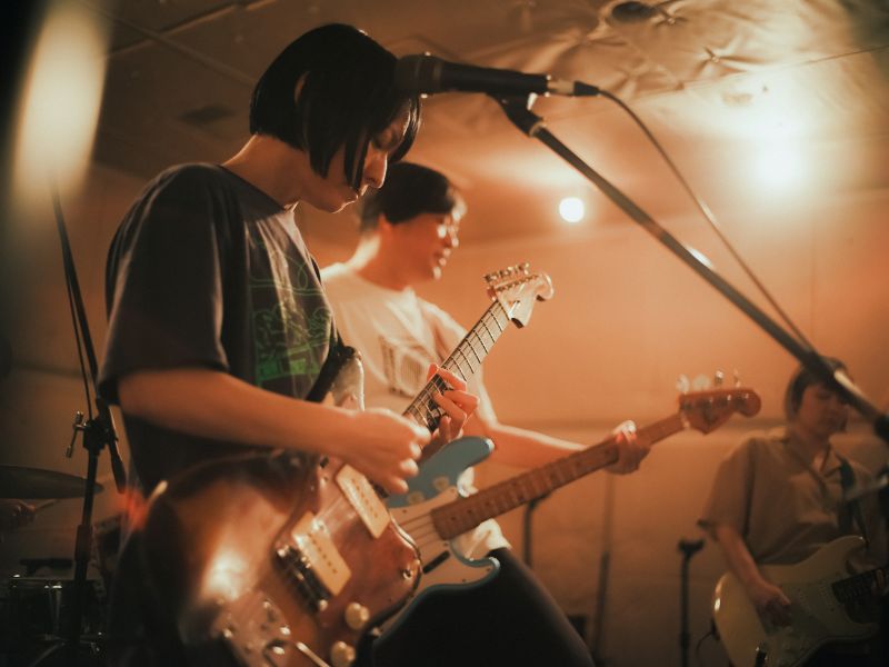 いつものライブハウスの延長線上で見た衝撃の連続－SHELTER &amp; ERA presents.『EMOTIONAL RIOT』6年ぶりに開催 - レポート | Rooftop rooftop1976.com/report/2025/07… #er2025