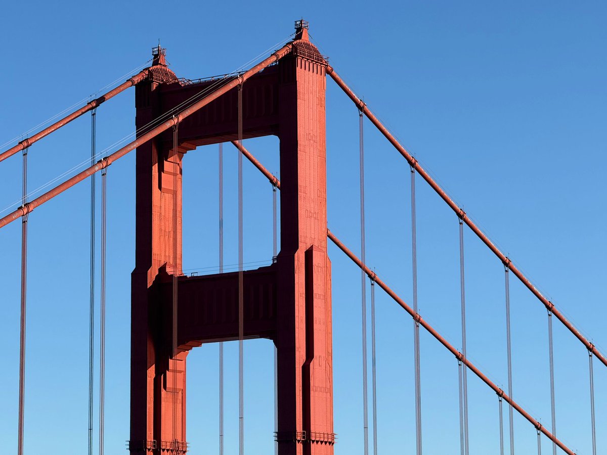 Just landed in SF to explore what’s next 🌁

Europe’s builders are making moves - according to <a href="/IndexVentures/">Index Ventures</a> 64% of startups now expand to the US early (up from 33% five years ago). 

With Operators &amp; Friends, we’ve backed 12 teams and rallied 4k+ builders across Europe - many