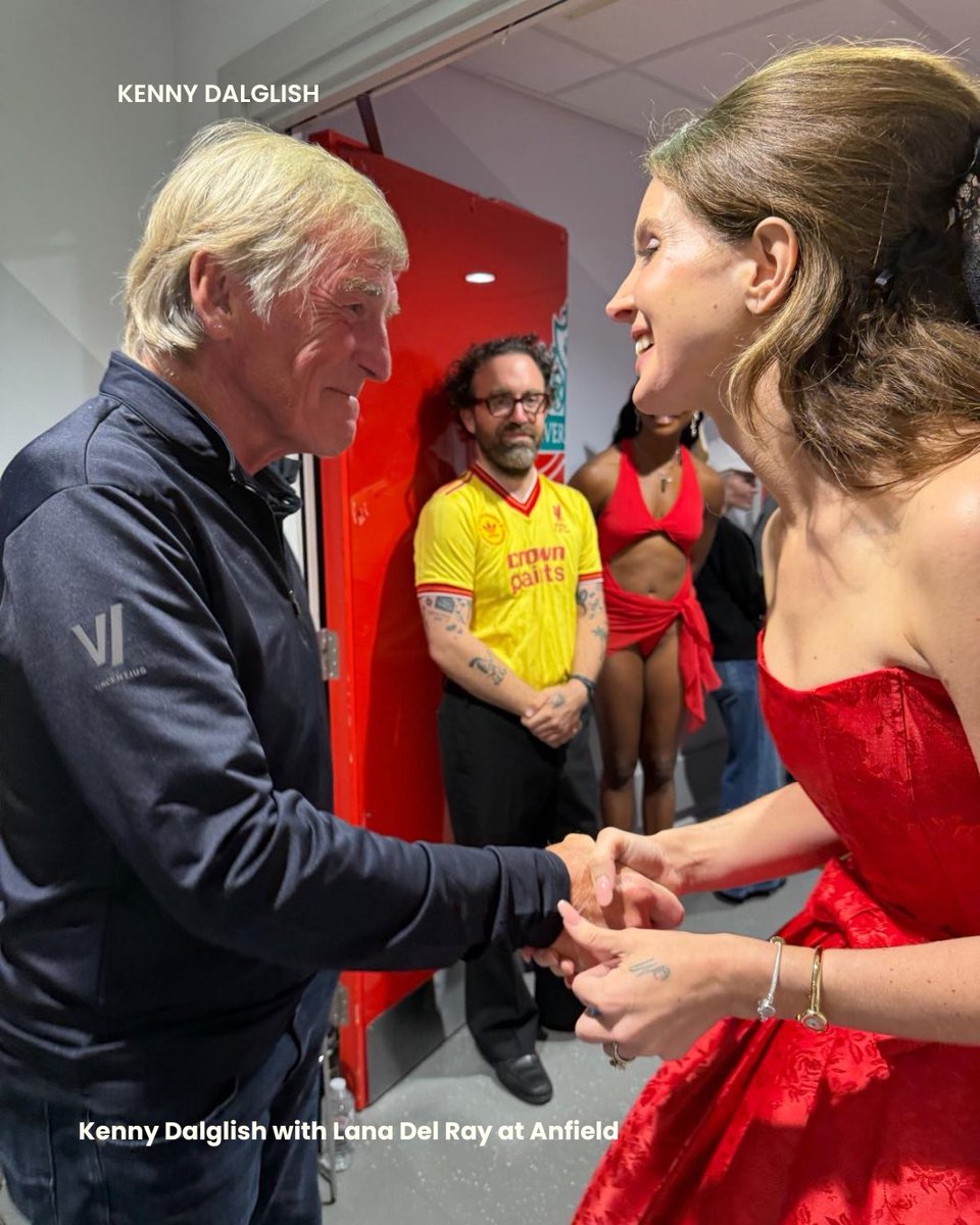 _tap23's tweet image. Sir Kenny Dalglish met Lana Del Rey backstage following her sold-out concert at Anfield.
#KennyDalglish #LanaDelRey #TaP23 #TapMusic