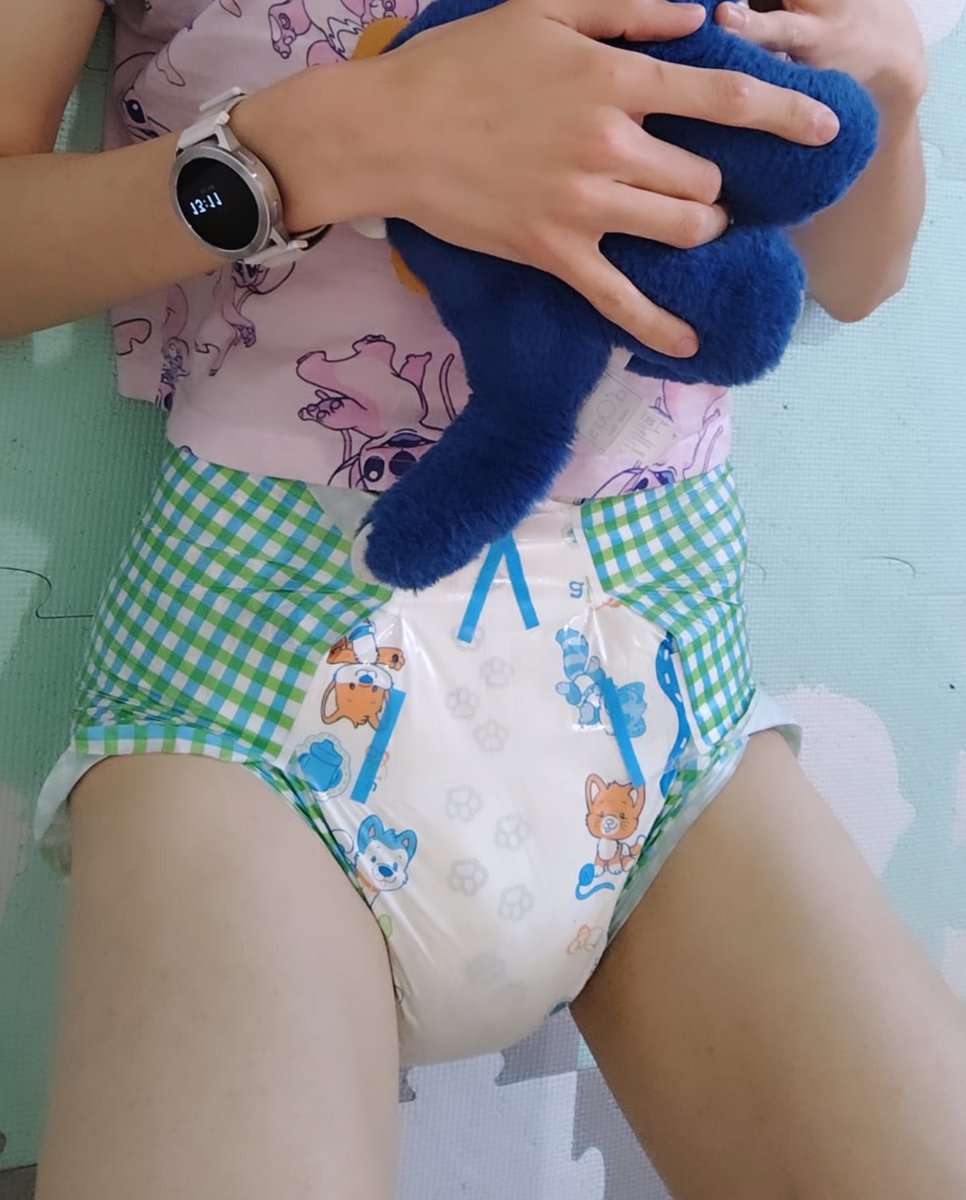 diaperboy47's tweet photo. My best boyfriend friend padded me yesterday, 
And told me not to pee in bed. https://t.co/u65mzSly9i