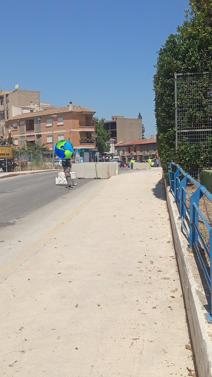 Una vez más <a href="/Adif_es/">Adif</a> en colaboración con el <a href="/AytoMurcia/">Ayuntamiento de Murcia</a>, siguen castigando a los vecinos de las pedanías afectadas por las obras del Ave, a sus anchas, sin poner señalización, ni comunicados a los vecinos, en este caso #Nonduermas. Para la foto sí que se dan ostias por venir...