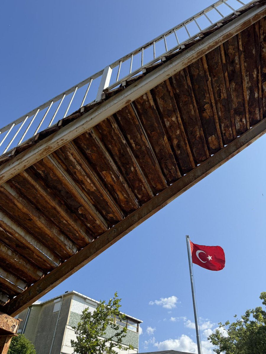 LenaCakir's tweet photo. @BuyukcekmeceBld kumburgaz Yenimahalle köprüsünün yıkılmasına az kaldı.
Her yıl düzenli olarak bildiriyoruz. Çözüm hala yok. https://t.co/YiH9FKYuB1