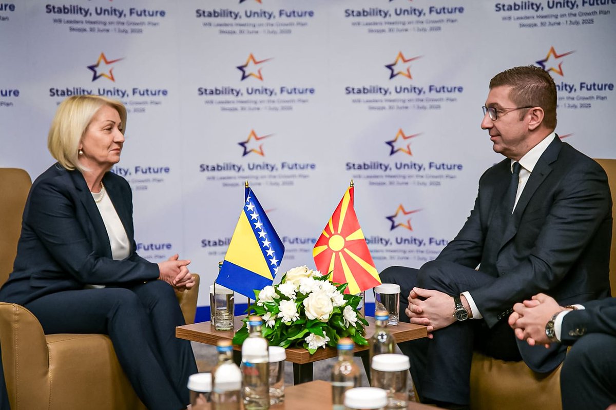 On the sidelines of the Growth Plan Summit in Skopje, I had a constructive meeting with the PM of North Macedonia <a href="/MickoskiHM/">Христијан Мицкоски</a>. We discussed deepening regional cooperation and the path forward toward a more stable, united, and prosperous Western Balkans. 🇧🇦🤝🇲🇰 #GrowthPlan #WB6