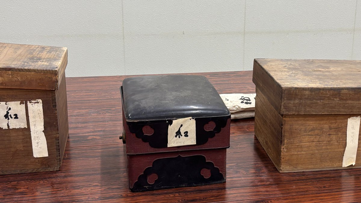 HatakamaK's tweet image. 本日は某所で史料整理の打ち合わせでした。400点ほど。まずは天理市からお預かりをしている史料解題を決着させないといけませぬ。