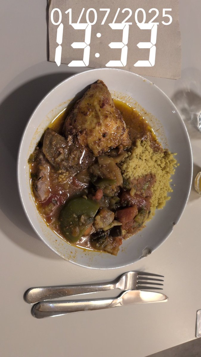 SDF Fan du PSG♥️💙 (@2sdfpsg) on Twitter photo Bonjour la team <a href="/PSG_inside/">Paris Saint-Germain</a> j'espère vous allez bien ? J'ai pu aller au restaurant solidaire j'ai mangé un bon couscous mais par contre il m'a mis ko n'oubliez pas de bien vous hydrater par contre j'apprécie pas que le gouvernement nous ai encore oublié pendant cette canicule Bonjour la team <a href="/PSG_inside/">Paris Saint-Germain</a> j'espère vous allez bien ? J'ai pu aller au restaurant solidaire j'ai mangé un bon couscous mais par contre il m'a mis ko n'oubliez pas de bien vous hydrater par contre j'apprécie pas que le gouvernement nous ai encore oublié pendant cette canicule