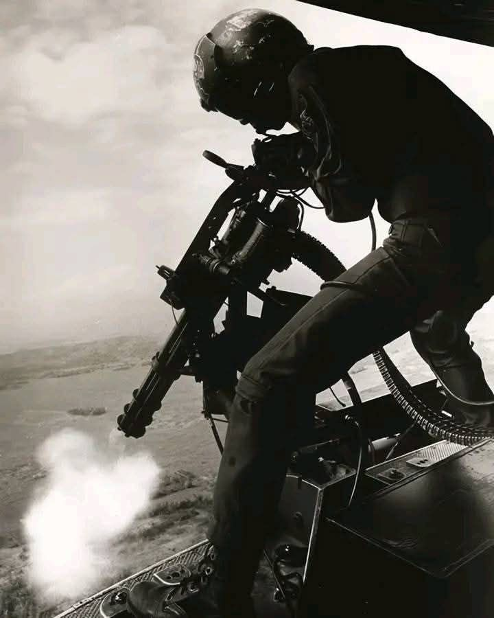 ustonymc's tweet image. Raining Lead

A Huey door gunner in Vietnam 1971, on the M134 Minigun during a combat mission...