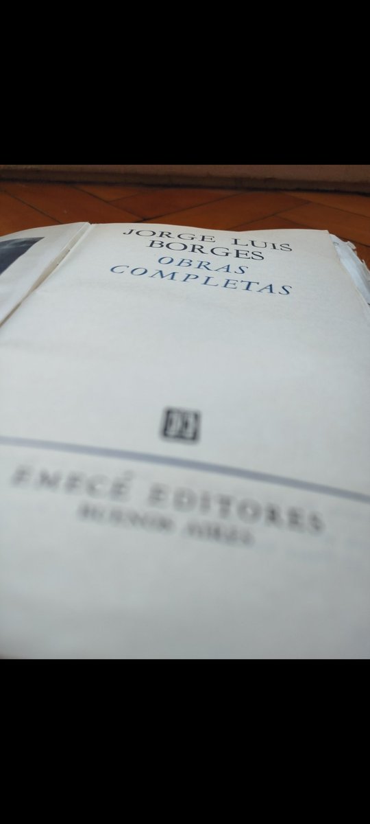 Julio de 1974. En el mismo mes muere Perón y aparecen por primera vez, en un solo tomo, las [Obras completas] de Borges.