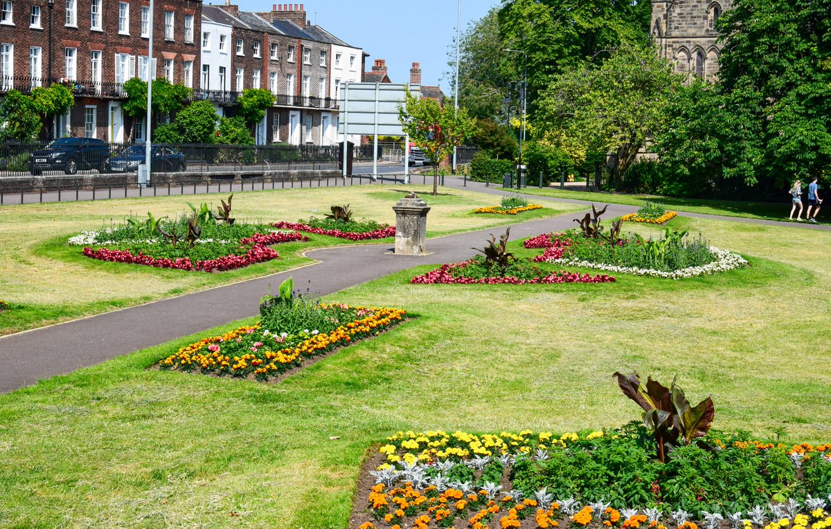 🌼Our fantastic Public Open Space team have been working hard and planted over 20,000 flowers across West Norfolk to create some stunning summer displays. 

ℹ️ bit.ly/400qnLc