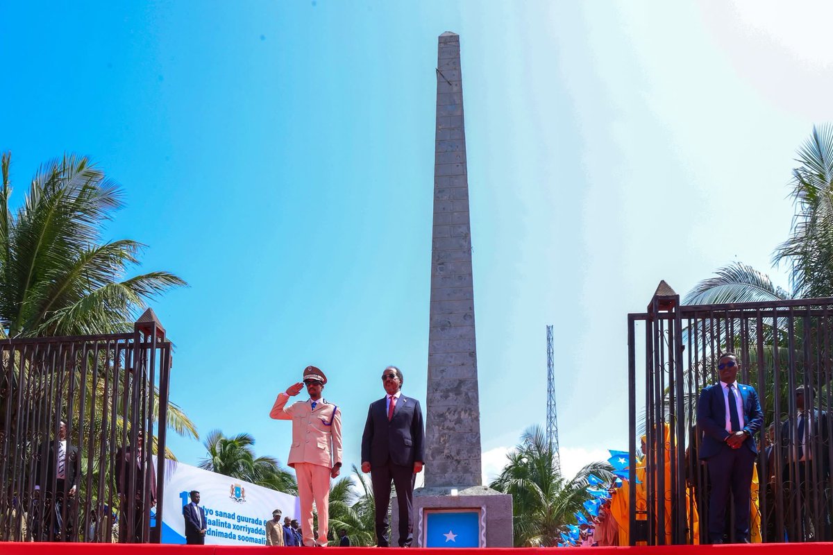 Villa Somalia (@thevillasomalia) on Twitter photo H.E. President <a href="/HassanSMohamud/">Hassan Sheikh Mohamud</a> laid a wreath at the Daljirka Dahsoon (Tomb of Unknown Soldier) Monument in Mogadishu to mark the 65th Anniversary of Somalia’s Independence and Unification.
The President was accompanied by the Commissioner General of the Somali Police Force, H.E. President <a href="/HassanSMohamud/">Hassan Sheikh Mohamud</a> laid a wreath at the Daljirka Dahsoon (Tomb of Unknown Soldier) Monument in Mogadishu to mark the 65th Anniversary of Somalia’s Independence and Unification.
The President was accompanied by the Commissioner General of the Somali Police Force,