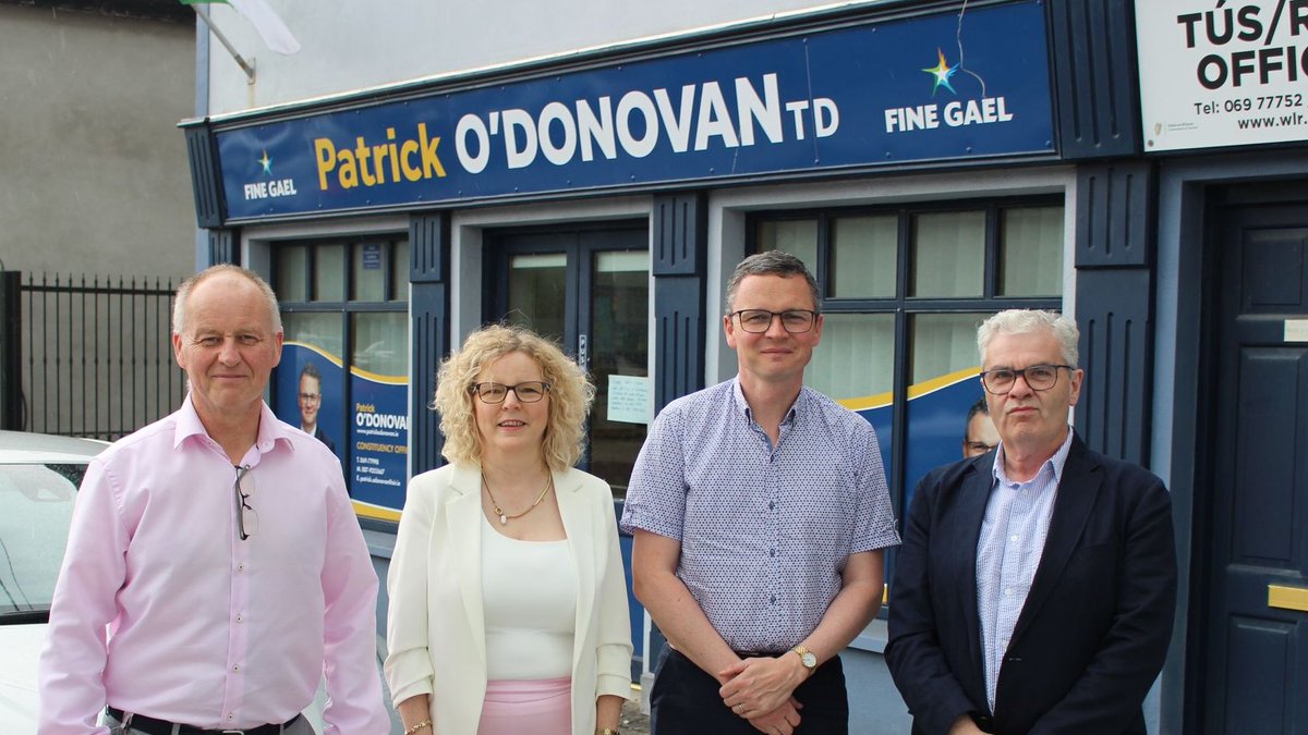 IrishPostmaster's tweet image. We recently met Minister @podonovan to strongly emphasise the urgent need for secure, long-term funding to protect our post office network. Immediate action is essential to avoid closures and protect communities across Ireland. #IrishPostmasters #Supportyourlocalpostoffice