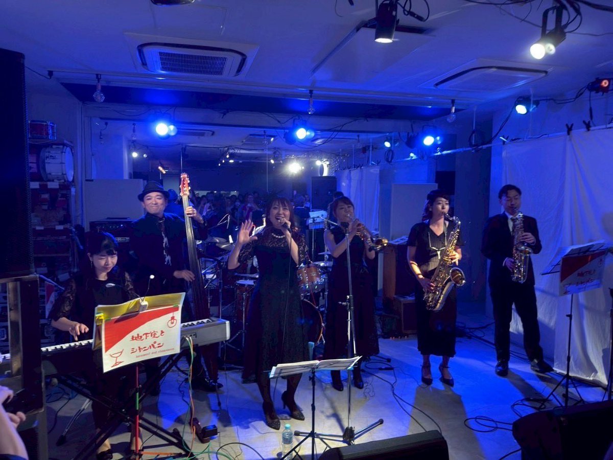 basement_champa's tweet photo. 土曜日のイベントの様子
過去イチの盛り上がりといっても過言じゃないです
どっちがステージかわからないくらい素晴らしいダンスを披露してくれたお客さんに大拍手です👏
こんな素敵なイベントに呼んでもらえて感謝感謝
また出たいな〜 https://t.co/XfI0kSa9v2