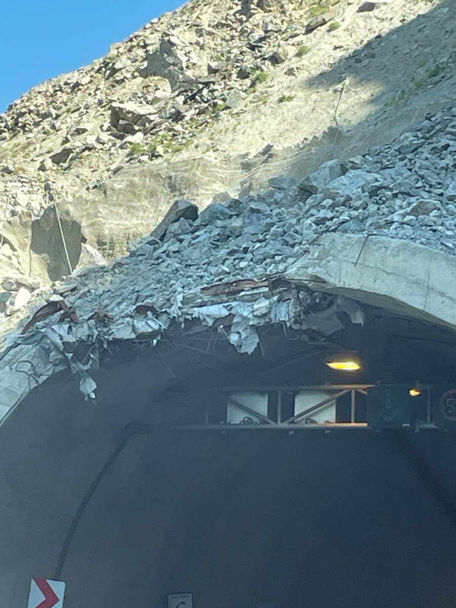 GKarafazli's tweet image. BURASI JURASSİC PARK DEĞİL!  YUSUFELİ YOLUNDA BİR TÜNEL! rizeninsesi.com/burasi-jurassi… #artvin #baraj #celik #deriner #faruk #tunel #yusufeli #Çevre-Ekoloji #