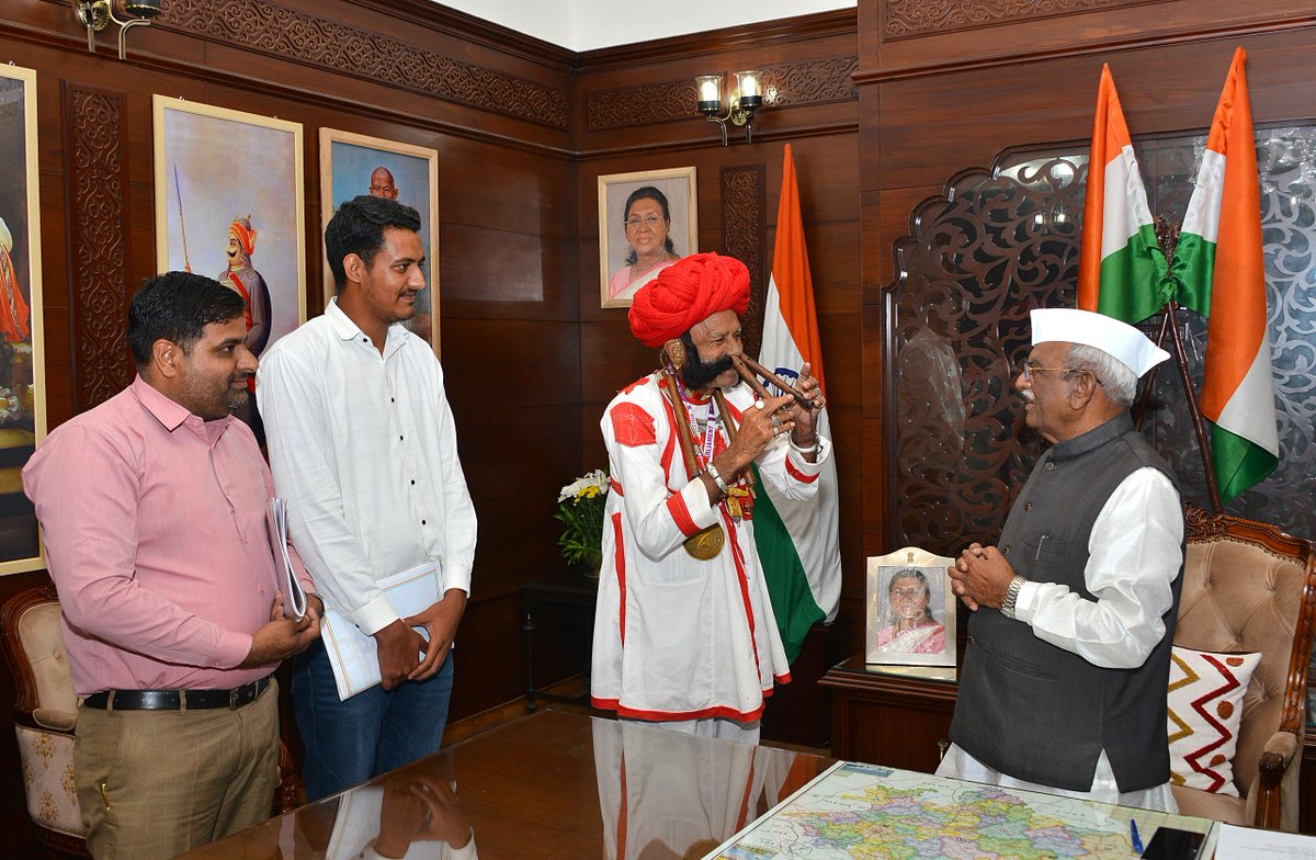 आज राजस्थान के राज्यपाल श्रीमान हरिभाऊ बागड़े जी से राजभवन में मुलाकात हुई ।
<a href="/RajBhavanJaipur/">Raj Bhavan Rajasthan</a> <a href="/my_rajasthan/">Rajasthan Tourism</a>