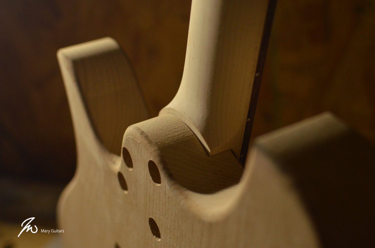 半年ぶりの木工。沁みる…。
#maryguitars
