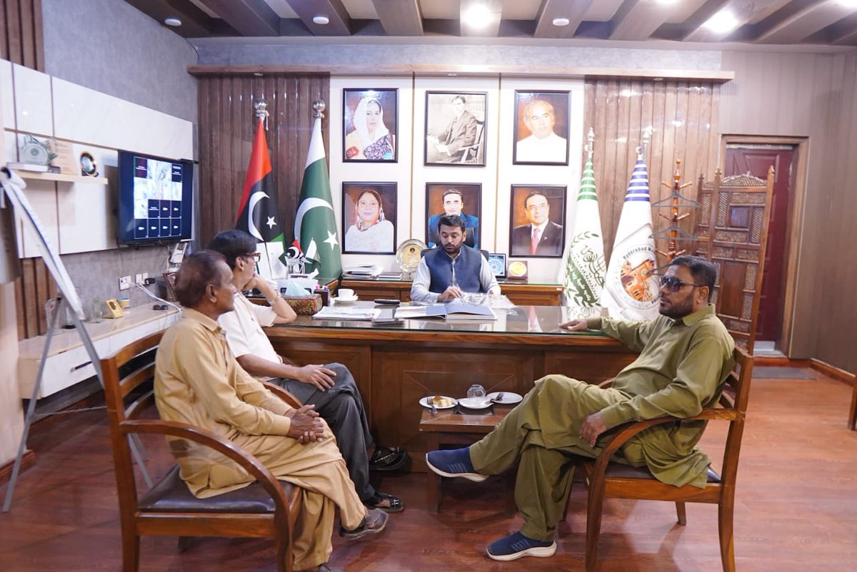 🎭 Reviving Art &amp; Culture in Hyd
Mayor <a href="/KashifShoroPPP/">Kashif Shoro</a> met renowned comedian Shakeel Siddiqui &amp; artists' delegation to discuss restoration of Rani Bagh Open-Air Theatre. He assured concrete steps to promote local talent &amp; revive cultural space soon.
<a href="/BBhuttoZardari/">BilawalBhuttoZardari</a> <a href="/jamkhanshoro/">jam khan shoro</a>