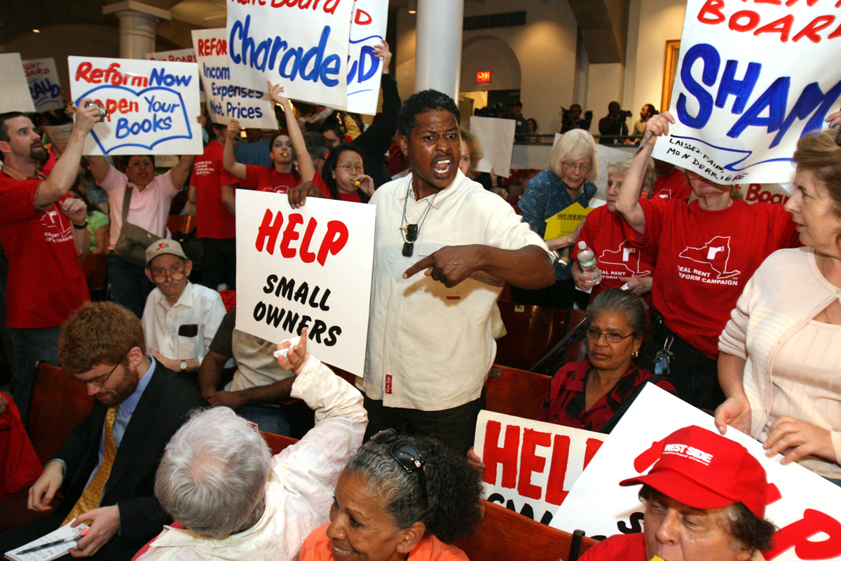 SiegelNYDN's tweet image. June 2008-Rent Guidelines Board vote on rent increases. Plus ça change, plus c'est la même chose.