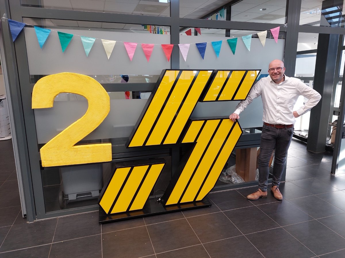 25 jaar in dienst! 🎉
Vandaag vieren we een leuke mijlpaal: Jan-Willem is al 25 jaar onderdeel van ons team! 🥳

Een kwart eeuw vol inzet, betrokkenheid en humor. Bedankt Jan-Willem voor alles wat je hebt bijgedragen en wie weet... op naar de volgende 25!