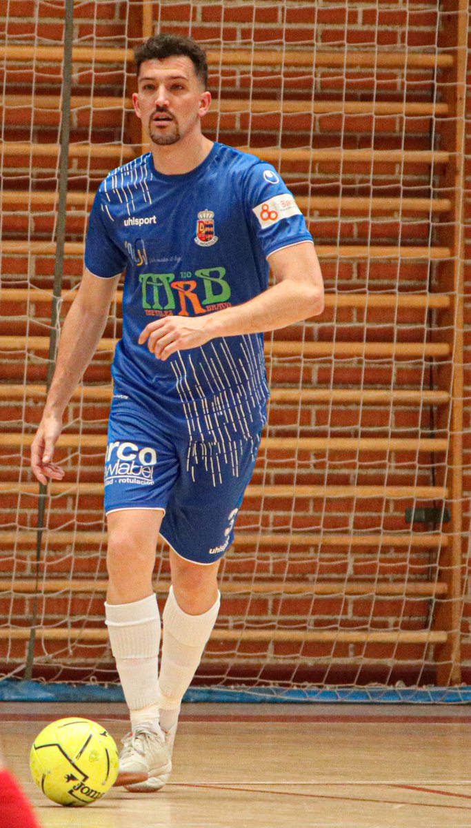 💙RENOVACIÓN💙
El bueno de <a href="/ManuelDiz1/">Manuel Diz</a> seguirá con nosotros una temporada más.
Vino a darnos un salto de calidad y así lo ha hecho. Un lujo verle jugar y ver cómo hace “bailar” al equipo cuando está en pista y siempre con una sonrisa.
100% calidad para Mi Equipo…
#canteraazul