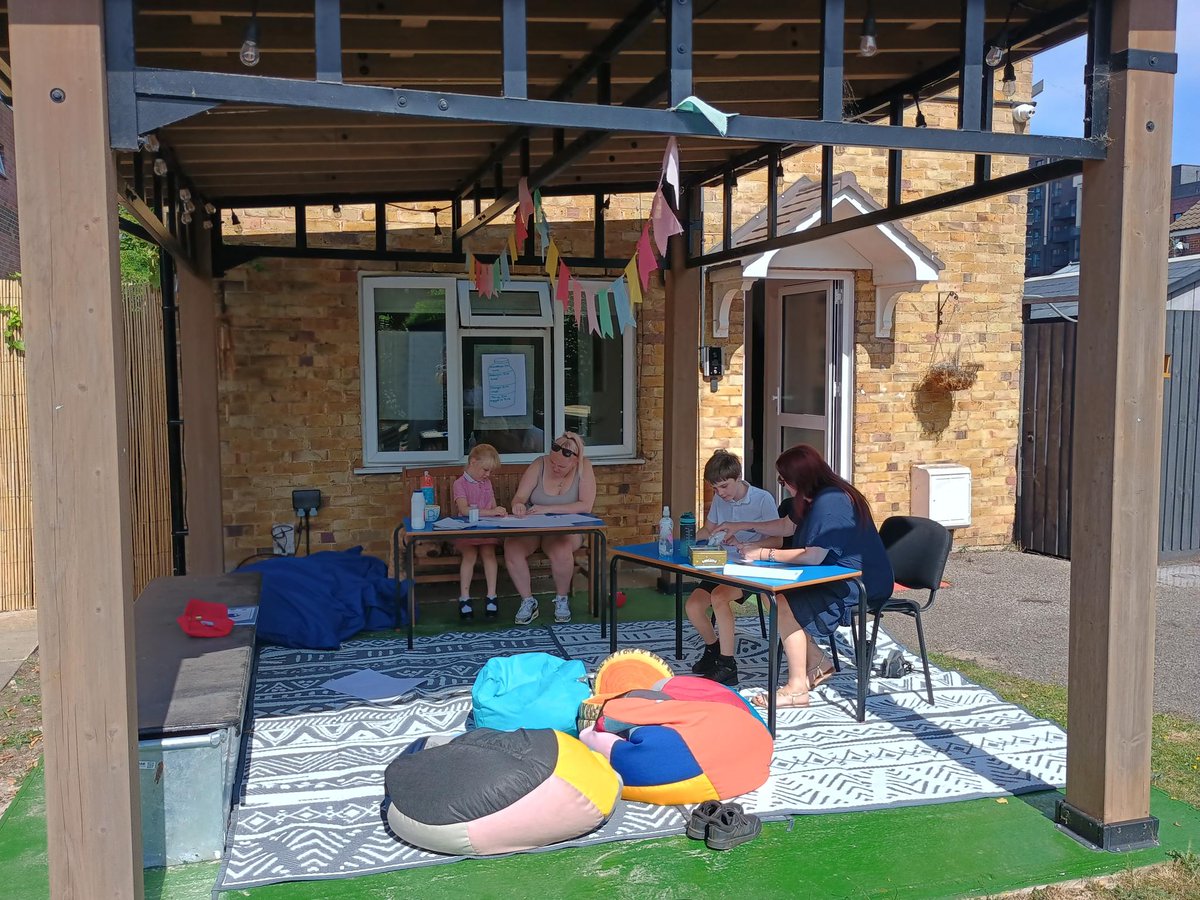 Chessbrookesc's tweet image. Primary R&amp;amp;R have been taking activities outside to manage the rising temperatures! 

Today we had lots of fun making salt jars for our final session this term! We will miss you all but so proud of how far you&apos;ve all come!