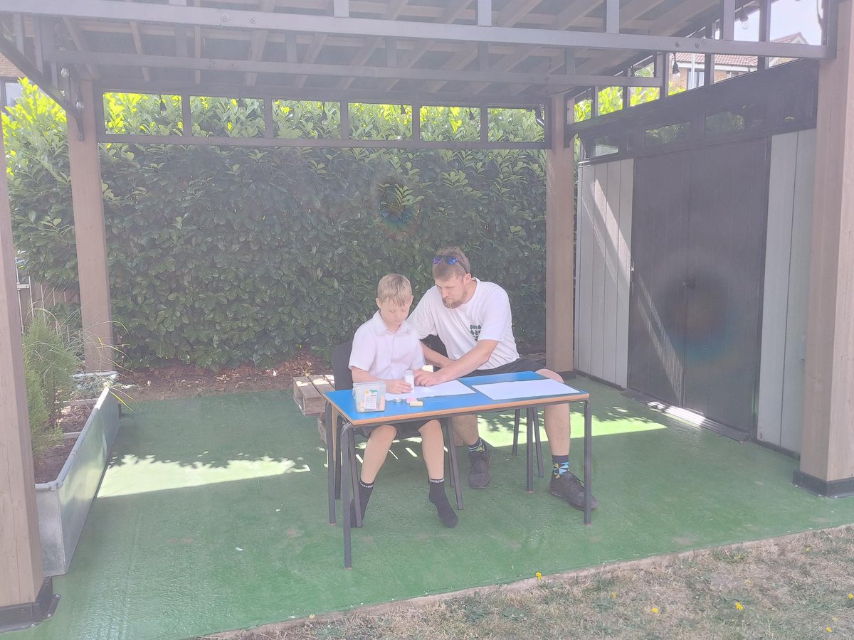 Chessbrookesc's tweet image. Primary R&amp;amp;R have been taking activities outside to manage the rising temperatures! 

Today we had lots of fun making salt jars for our final session this term! We will miss you all but so proud of how far you&apos;ve all come!