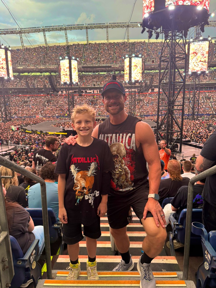 Kyle_Bell's tweet image. Go son, and share with your generation the gift of heavy music.  Thank you @Metallica for an unforgettable weekend 🤘🏻#M72Denver