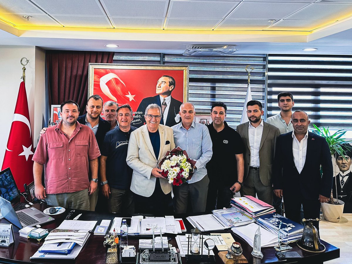 📍 Ziyaret | Bandırma Belediye Başkanı Dursun Mirza

Yönetim Kurulu Başkanımız Sayın Murat Karakoyun ve Yönetim Kurulu Üyelerimiz, Bandırma Belediye Başkanımız Sayın Dursun Mirza’yı makamında ziyarette bulundu.

Nazik misafirperverliği ve Bandırmaspor’a verdiği destekten dolayı