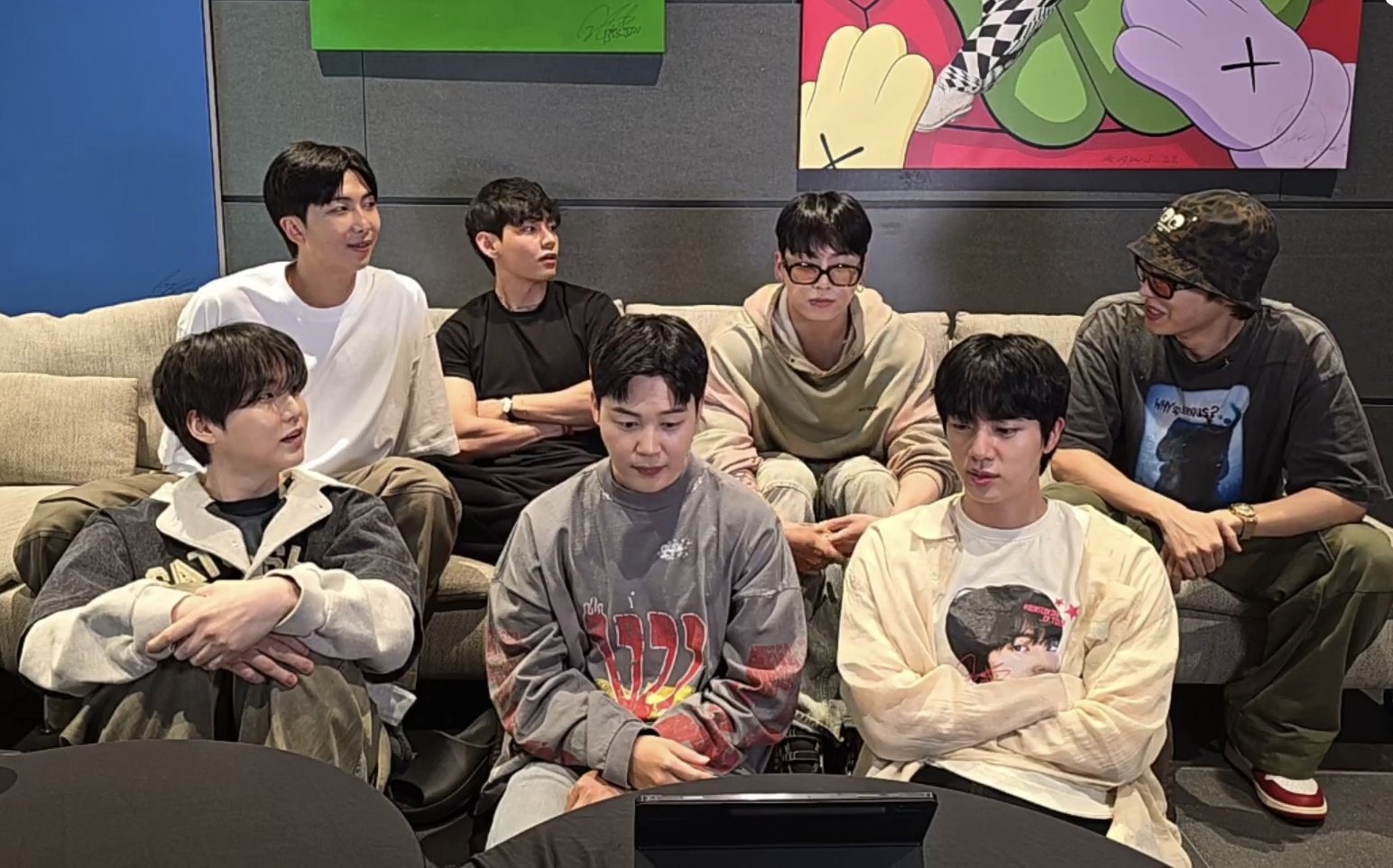 BTS 全員集合 3年ぶり「防弾少年団が戻ってきました