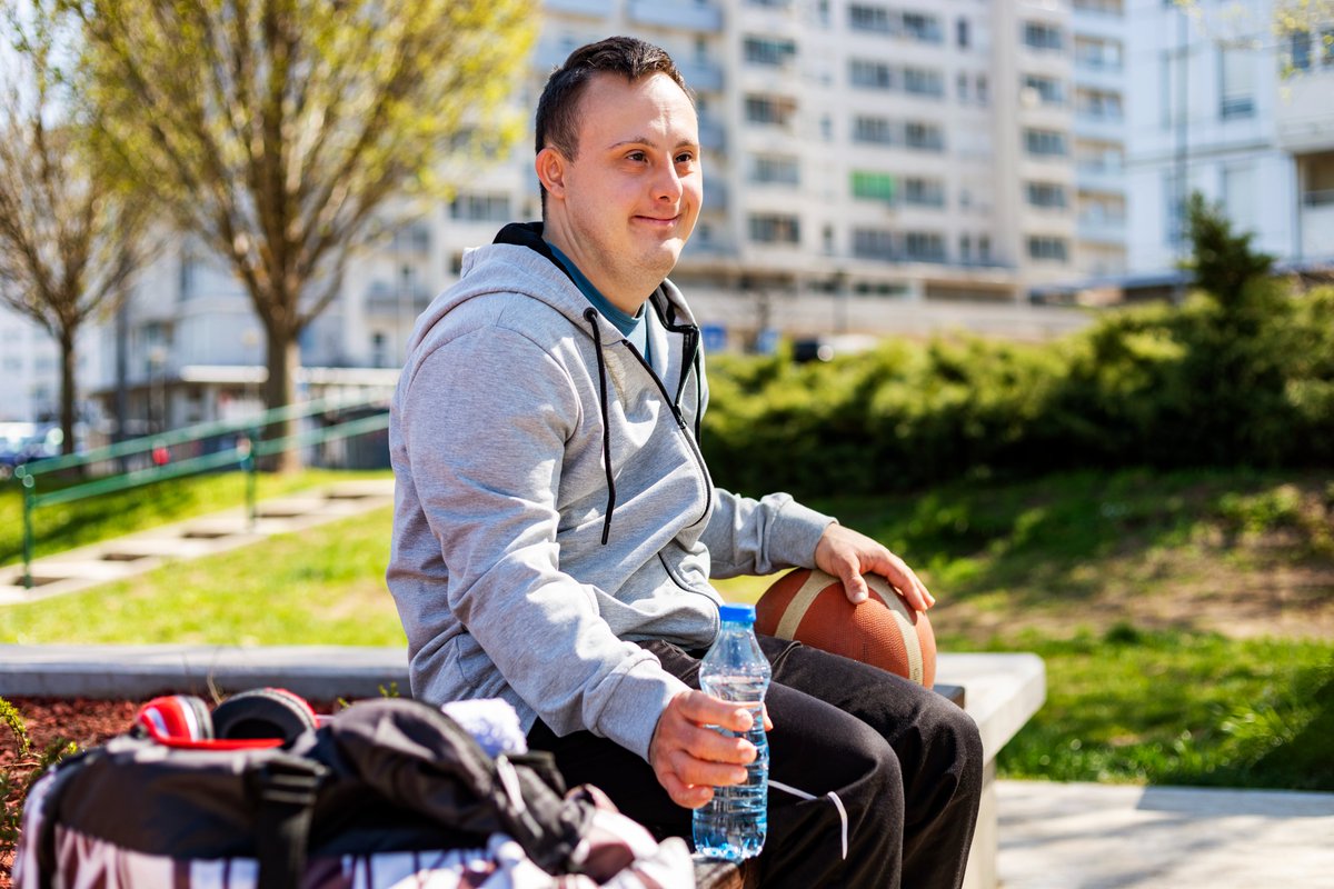 "La importancia de la actividad física (no necesariamente deporte reglado) para las personas con síndrome de Down es indiscutible. Mejora salud a nivel físico social y emocional. Moverse en otros espacios distintos a los habituales, cuando quieren, con quien quieren... Eso