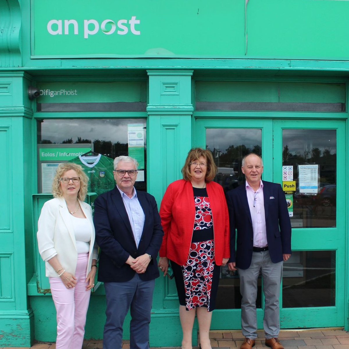 IrishPostmaster's tweet image. Very positive discussion with Senator @maria16byrne about the steps needed to ensure a sustainable future for Ireland's post office network. Securing investment is essential to maintain these vital local services. #IrishPostmasters #Supportyourlocalpostoffice