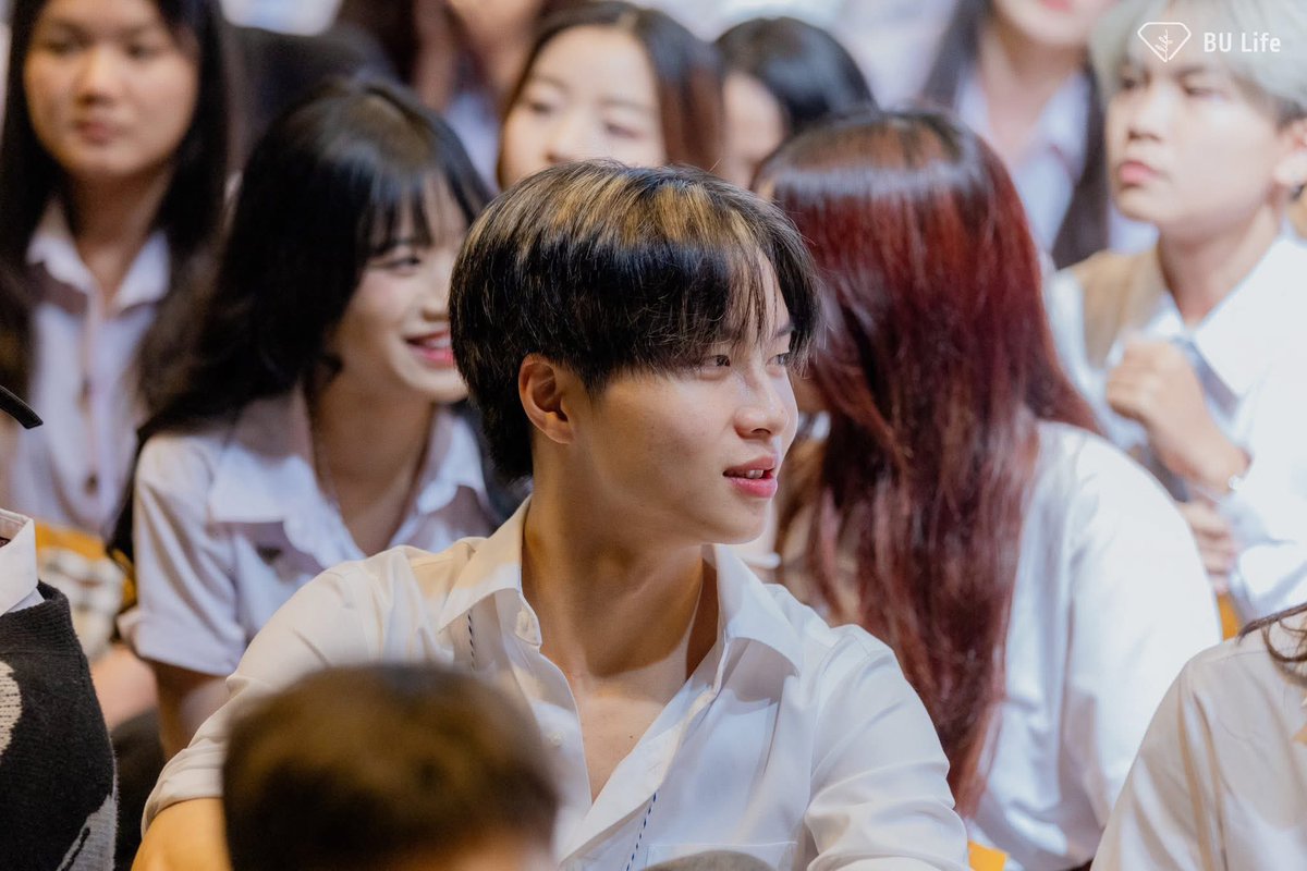 โหหหหหหน้องเฟรชชี่คนนี้เป็นแก้วเป็นแสงมากกกเดือนbrs buปะ