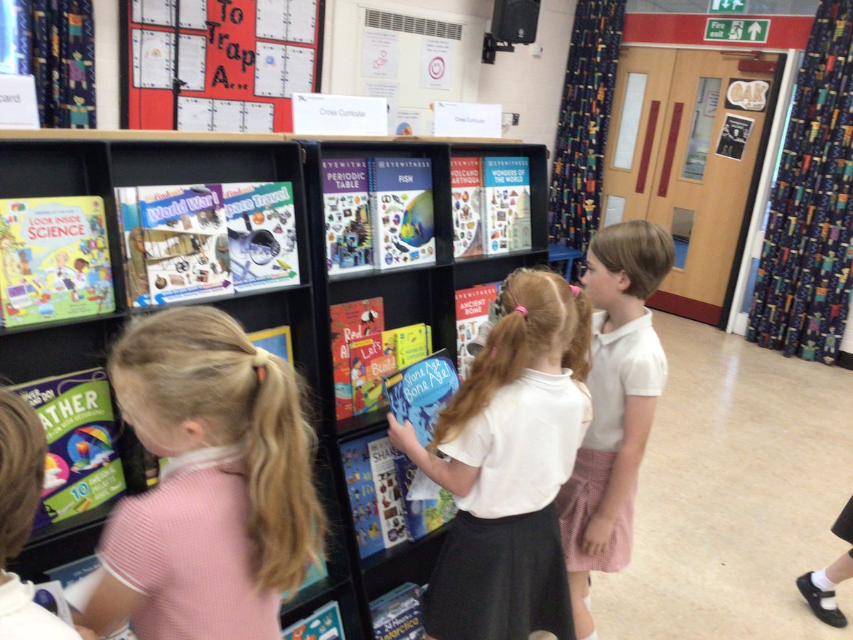 The children are really enjoying the Roving Bookshop today! If anyone missed out and would like to go later, it’s here until 4pm. 📚