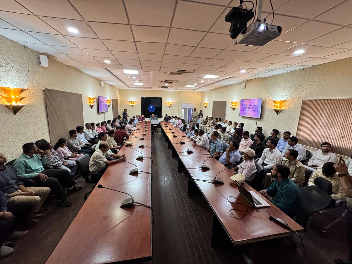 EXCISECGST's tweet image. CGST Indore celebrated GST Day 2025
Theme :
“GST: Simplifying Taxes; Empowering Citizens”
🏅Officers were felicitated with commendation certificates.
📊 Discussion on GST challenges, achievements &amp;amp; roadmap.
🗣️ Hon’ble Commissioner Shri Pratul Tiwari inspired all with his address.