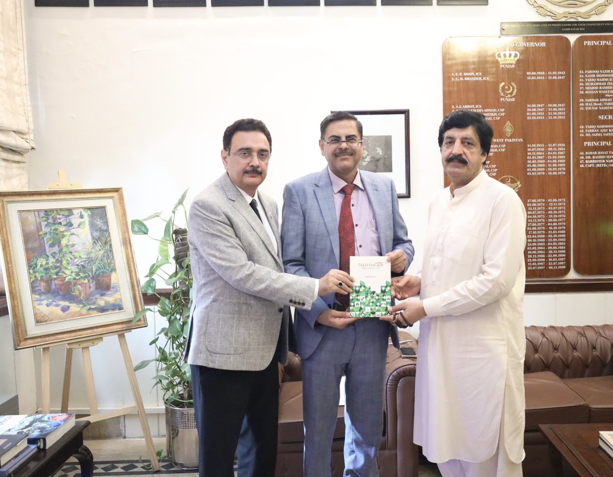 Dr Mahboob Hussain (@profmahboob) on Twitter photo Had the opportunity to meet Governor Punjab, Sardar Salim Haider, along with the Vice Chancellor, Dr. Muhammad Ali, to discuss matters related to University.
On this, I had the honour of presenting my book to the Governor he appreciated the book and research.
<a href="/historians_pu/">Department of History, Punjab University</a> Had the opportunity to meet Governor Punjab, Sardar Salim Haider, along with the Vice Chancellor, Dr. Muhammad Ali, to discuss matters related to University.
On this, I had the honour of presenting my book to the Governor he appreciated the book and research.
<a href="/historians_pu/">Department of History, Punjab University</a>