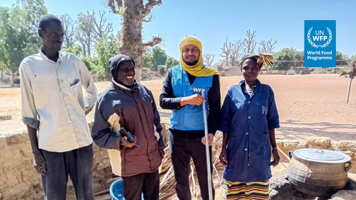 WFP_Mali's tweet photo. 🇲🇱 Alhousseini lived 8 yrs in M’berra🇲🇷refugee camp. “@WFP’s monthly aid, rice, oil, salt, saved our lives &amp; helped us live with dignity,” he recalls.

Now a Monitoring Assistant with @WFP_Mali, he shares: “Keep hope. Keep believing in your dreams. You eventually see the light.” https://t.co/JHt4B6ZrgM